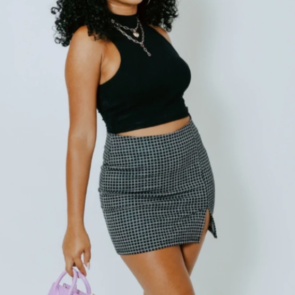 KlassyNetwork Mock Turtleneck Brami Black crop top